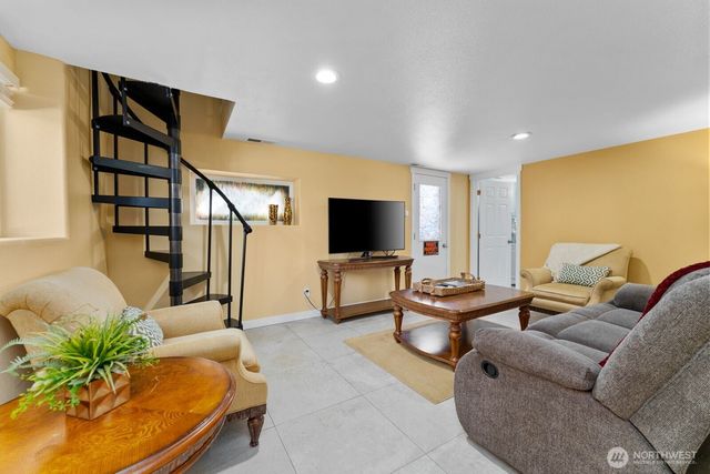 703 Boetzkes Avenue, Manson, WA 98831