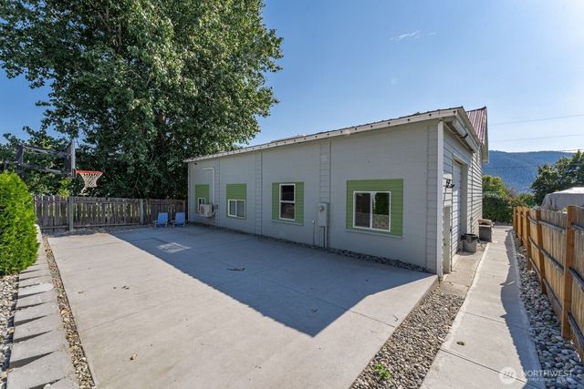 703 Boetzkes Avenue, Manson, WA 98831