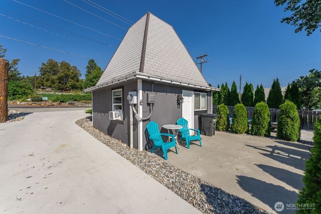 703 Boetzkes Avenue, Manson, WA 98831
