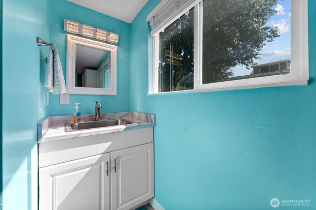 703 Boetzkes Avenue, Manson, WA 98831