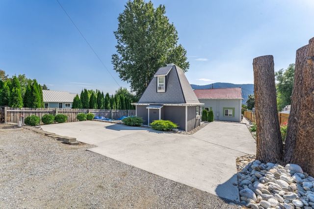 703 Boetzkes Avenue, Manson, WA 98831