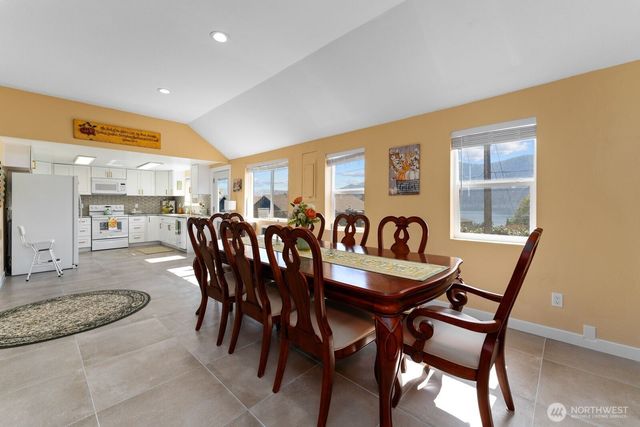 703 Boetzkes Avenue, Manson, WA 98831