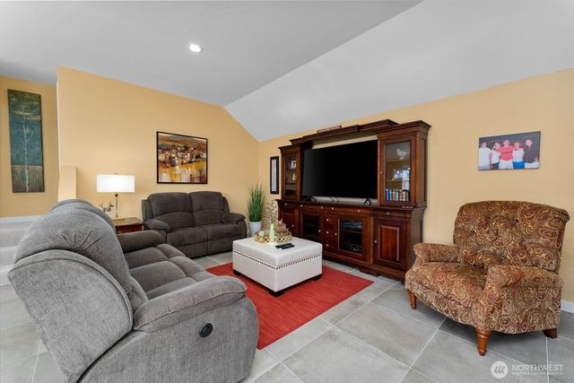 703 Boetzkes Avenue, Manson, WA 98831