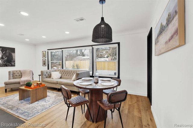 16046 W 13 Mile Road, Beverly Hills, MI 48025