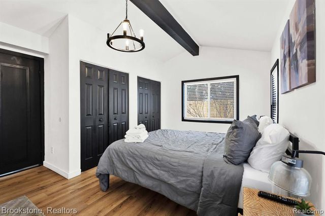 16046 W 13 Mile Road, Beverly Hills, MI 48025