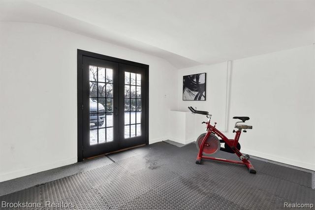 16046 W 13 Mile Road, Beverly Hills, MI 48025