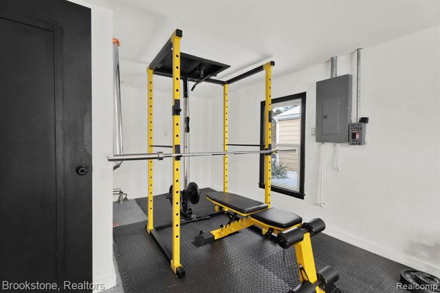 16046 W 13 Mile Road, Beverly Hills, MI 48025