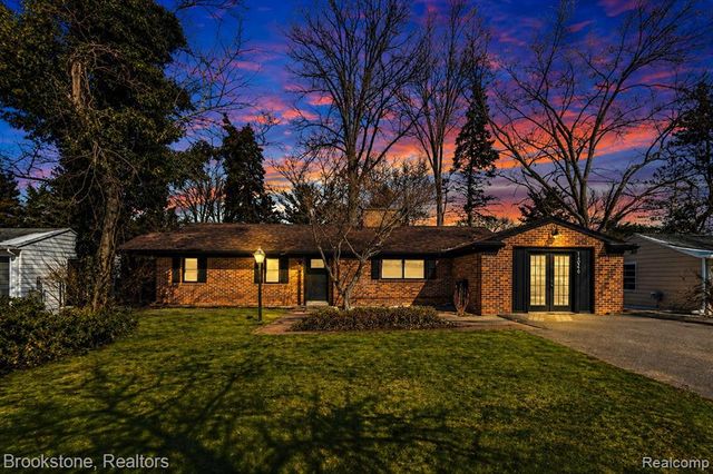 16046 W 13 Mile Road, Beverly Hills, MI 48025