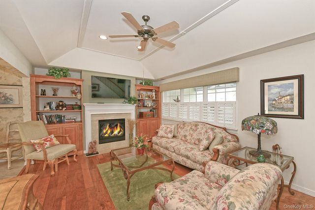 102 Winged Foot Way, Riverhead, NY 11901