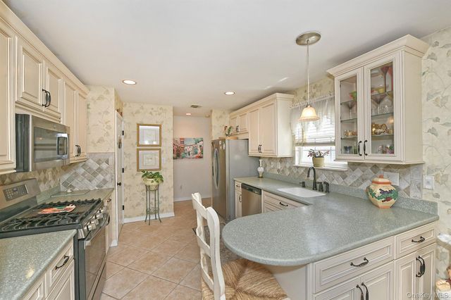 102 Winged Foot Way, Riverhead, NY 11901