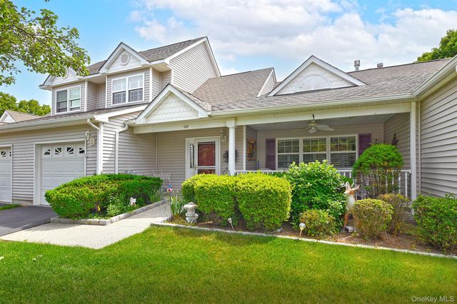 102 Winged Foot Way, Riverhead, NY 11901