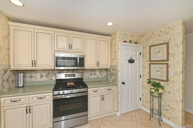102 Winged Foot Way, Riverhead, NY 11901