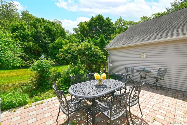 102 Winged Foot Way, Riverhead, NY 11901