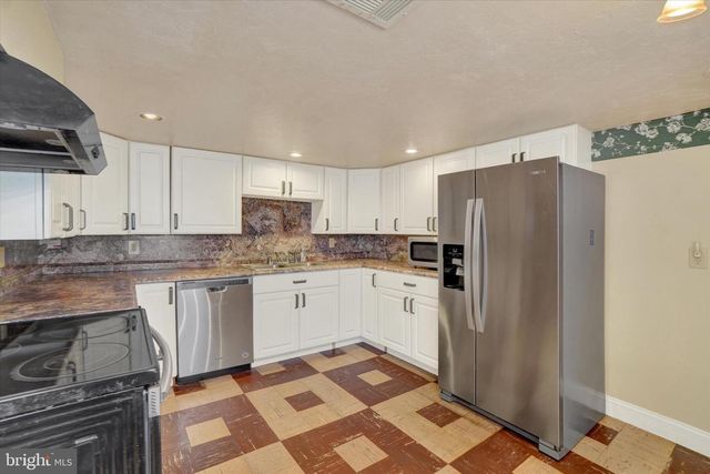 1698 ALTLAND AVE, York, PA 17404