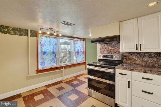 1698 ALTLAND AVE, York, PA 17404