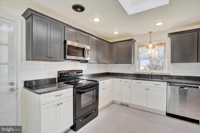 1698 ALTLAND AVE, York, PA 17404