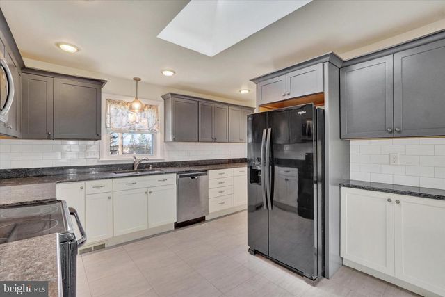 1698 ALTLAND AVE, York, PA 17404