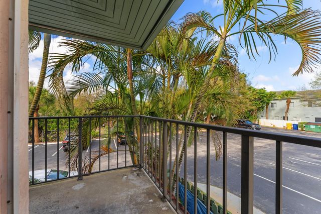 1840 Fairview Villas Drive 3, Palm Springs, FL 33406