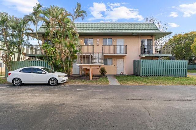 1840 Fairview Villas Drive 3, Palm Springs, FL 33406