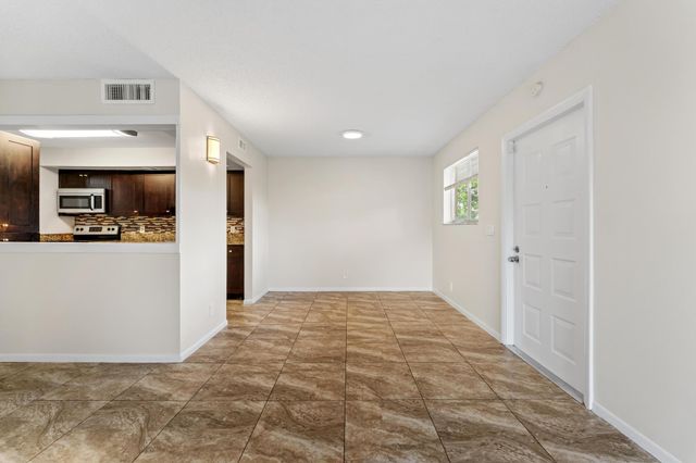 1840 Fairview Villas Drive 3, Palm Springs, FL 33406