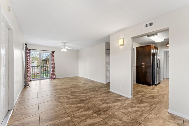 1840 Fairview Villas Drive 3, Palm Springs, FL 33406