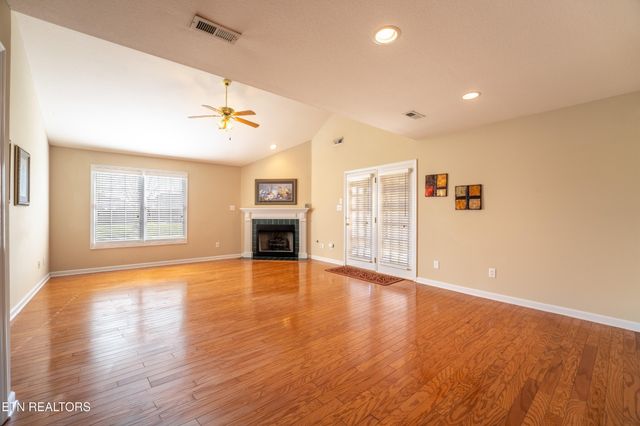 7546 Saint Baron Way, Powell, TN 37849