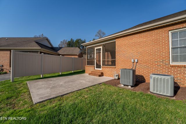 7546 Saint Baron Way, Powell, TN 37849