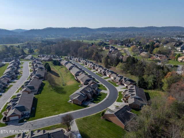 7546 Saint Baron Way, Powell, TN 37849