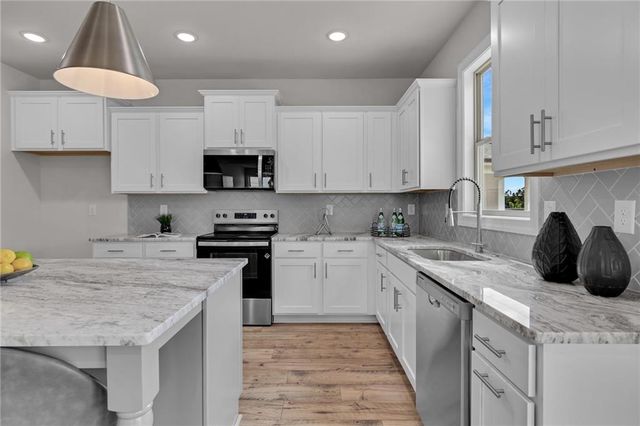 922 Homepark Circle, Buford, GA 30518