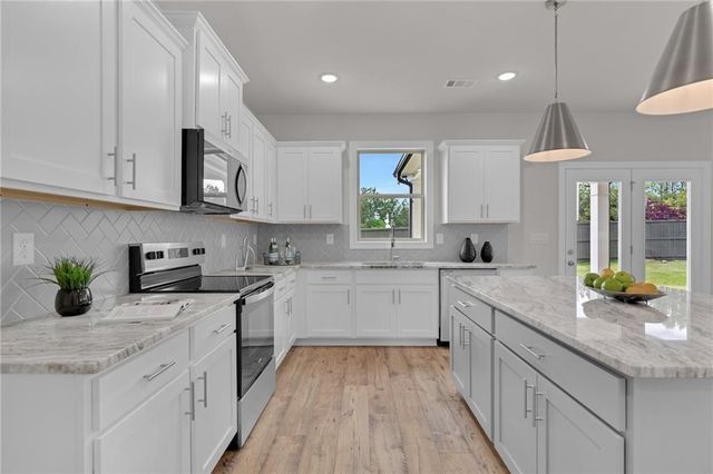 922 Homepark Circle, Buford, GA 30518