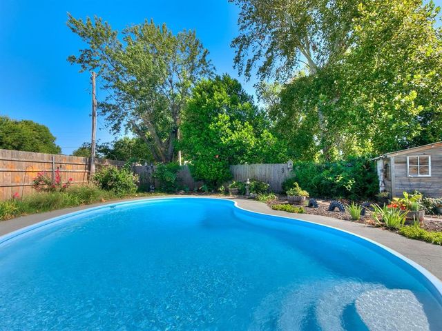 2601 Chateau Drive, Norman, OK 73069