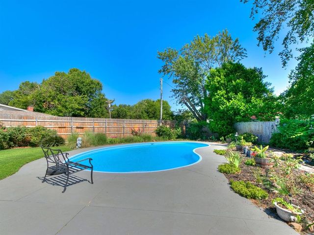 2601 Chateau Drive, Norman, OK 73069