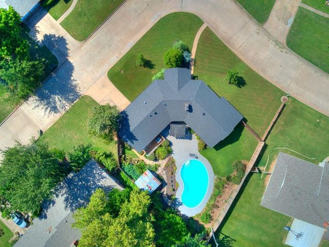 2601 Chateau Drive, Norman, OK 73069