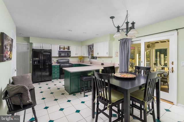 2 CHAMBERS CT, Robbinsville, NJ 08691