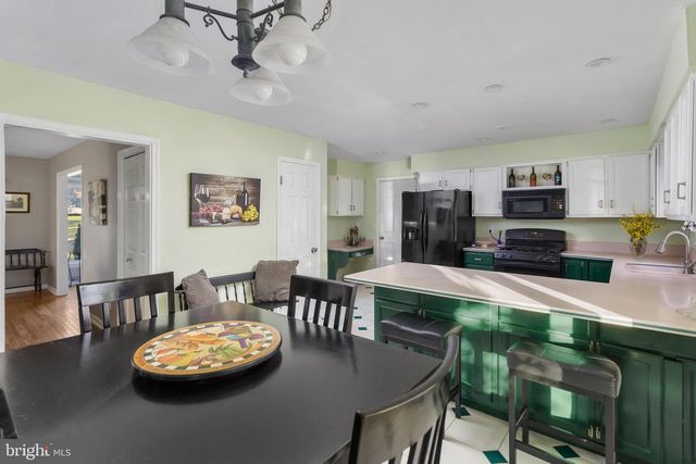 2 CHAMBERS CT, Robbinsville, NJ 08691