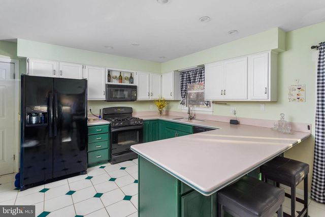 2 CHAMBERS CT, Robbinsville, NJ 08691