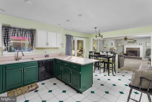 2 CHAMBERS CT, Robbinsville, NJ 08691