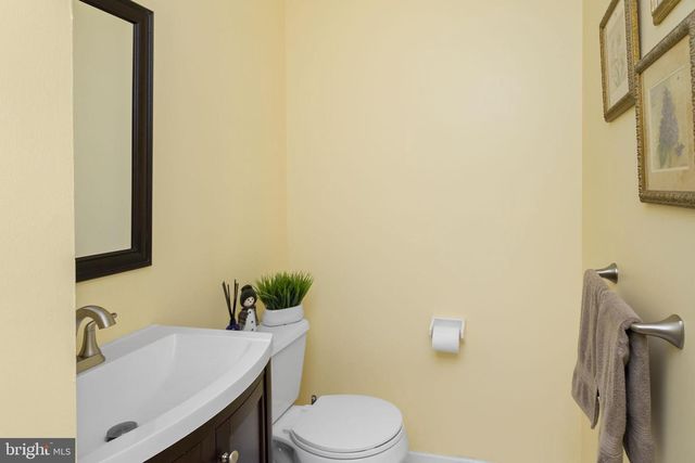 2 CHAMBERS CT, Robbinsville, NJ 08691