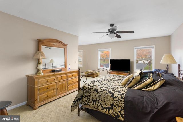 2 CHAMBERS CT, Robbinsville, NJ 08691