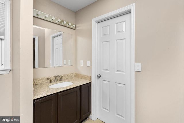 2 CHAMBERS CT, Robbinsville, NJ 08691