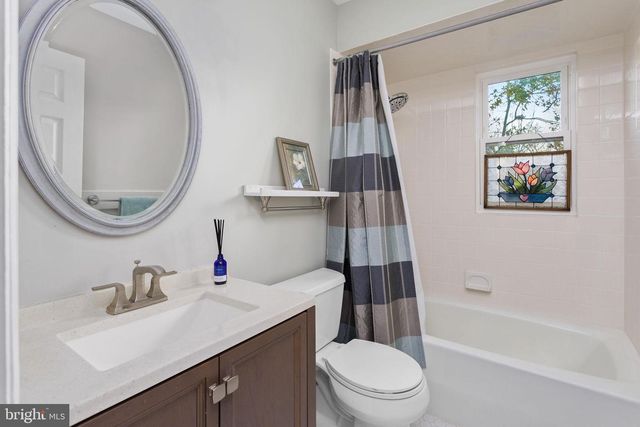 2 CHAMBERS CT, Robbinsville, NJ 08691