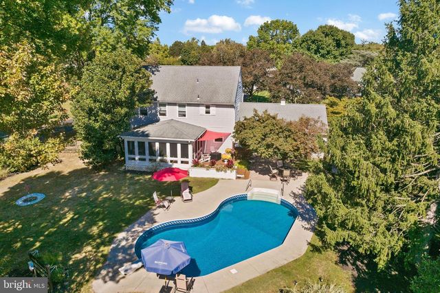 2 CHAMBERS CT, Robbinsville, NJ 08691