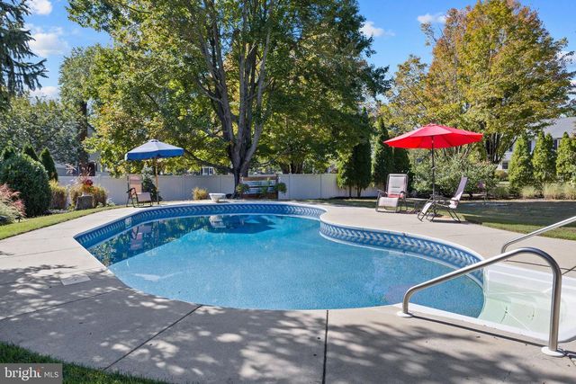 2 CHAMBERS CT, Robbinsville, NJ 08691