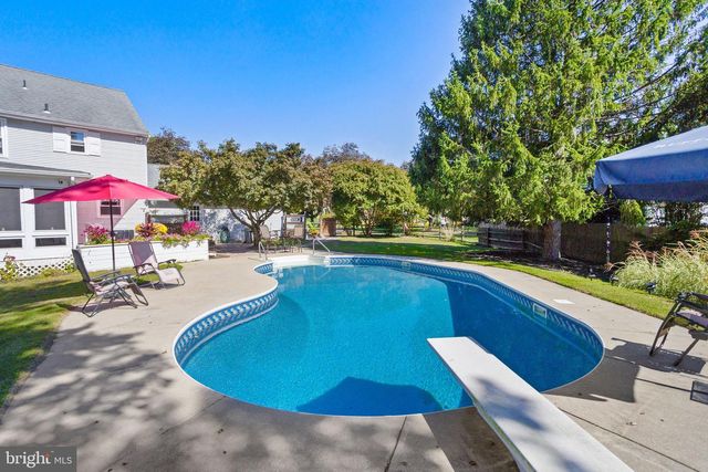 2 CHAMBERS CT, Robbinsville, NJ 08691