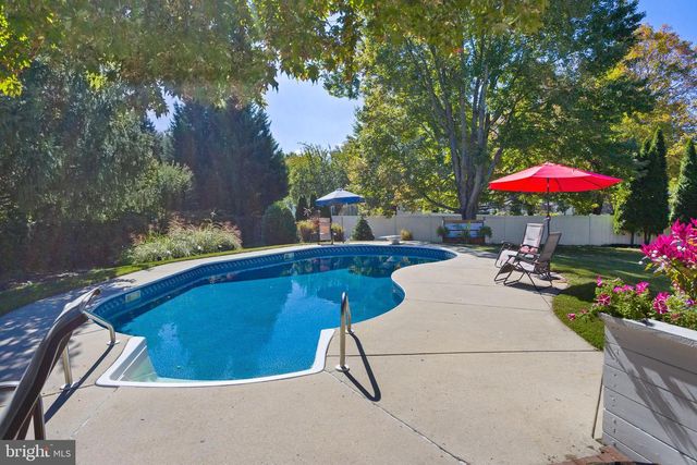 2 CHAMBERS CT, Robbinsville, NJ 08691