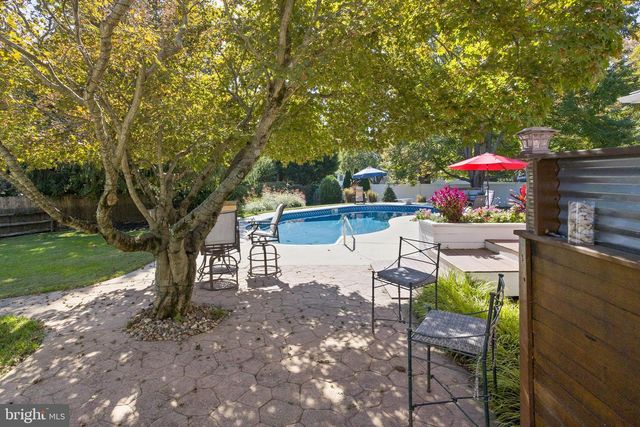 2 CHAMBERS CT, Robbinsville, NJ 08691