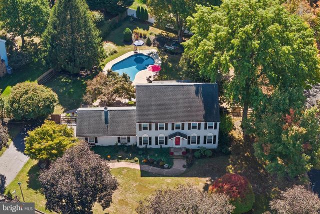 2 CHAMBERS CT, Robbinsville, NJ 08691