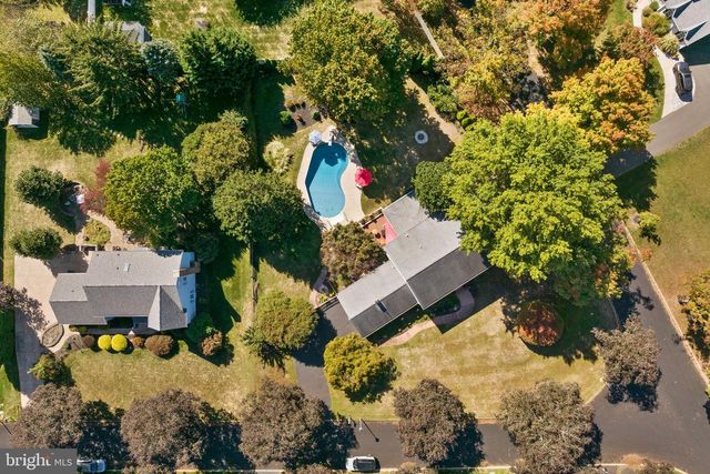 2 CHAMBERS CT, Robbinsville, NJ 08691