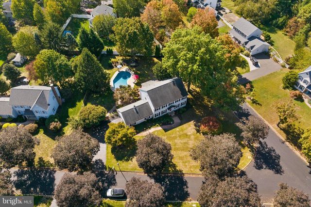 2 CHAMBERS CT, Robbinsville, NJ 08691