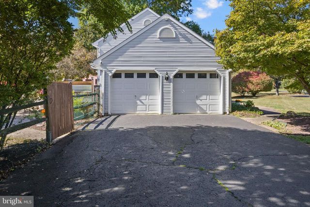 2 CHAMBERS CT, Robbinsville, NJ 08691